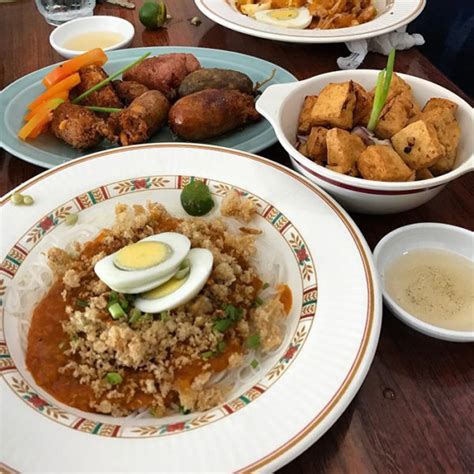 Banawe Food Guide: 12 Restaurants to Try Out When in Banawe.